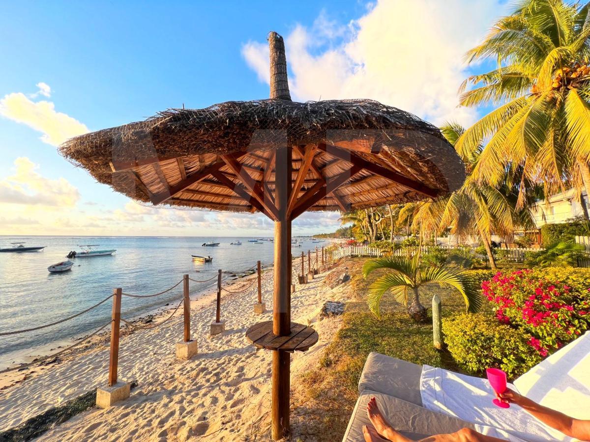 Caro'S Beachfront Trou aux Biches Esterno foto
