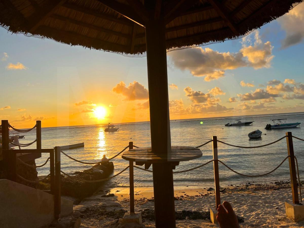 Caro'S Beachfront Trou aux Biches Esterno foto