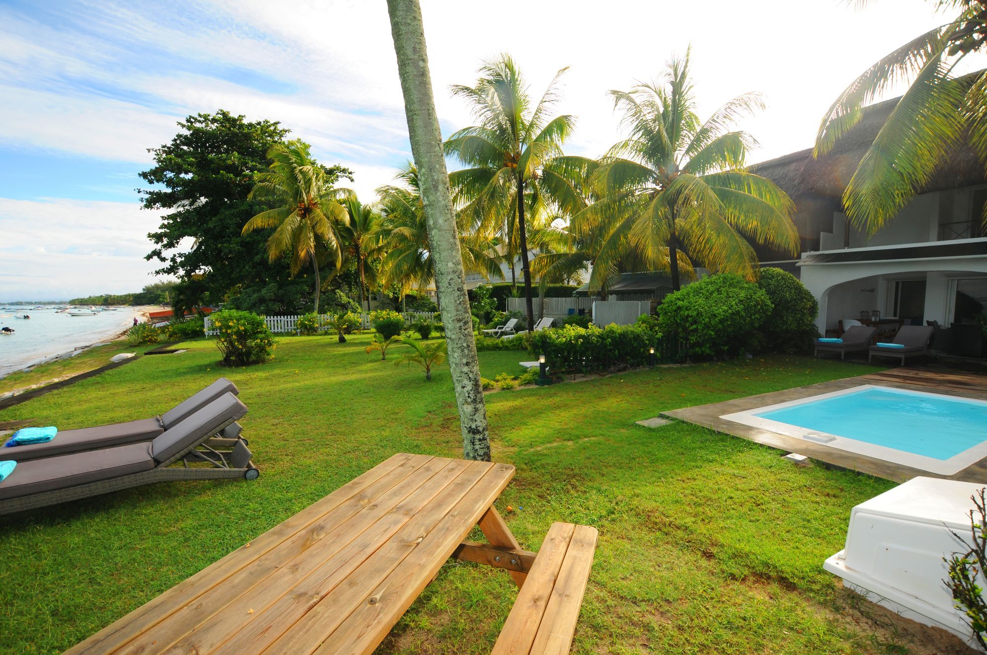 Caro'S Beachfront Trou aux Biches Esterno foto