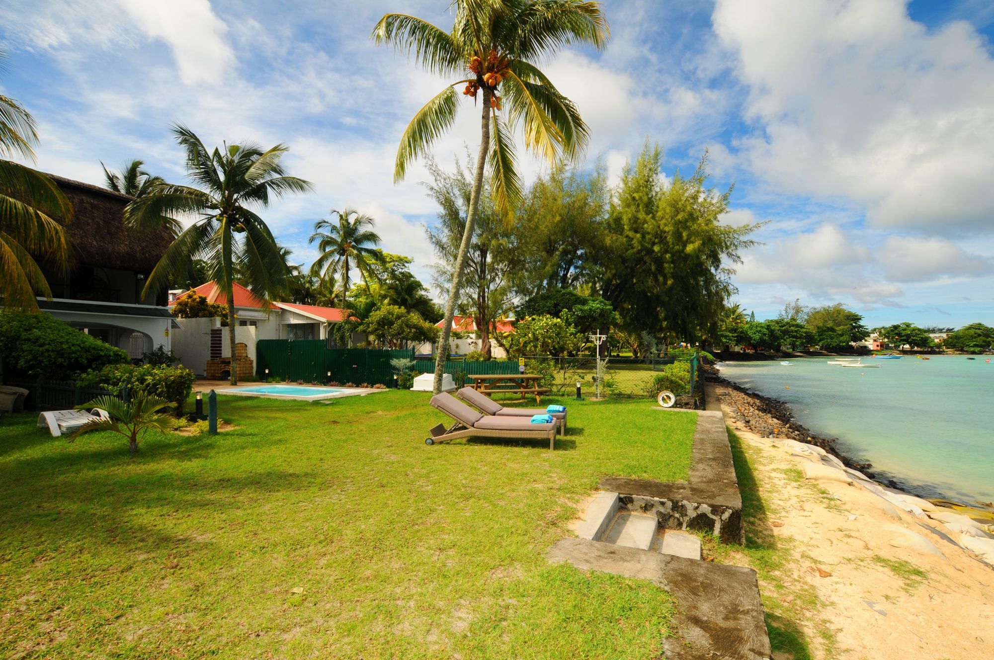Caro'S Beachfront Trou aux Biches Esterno foto